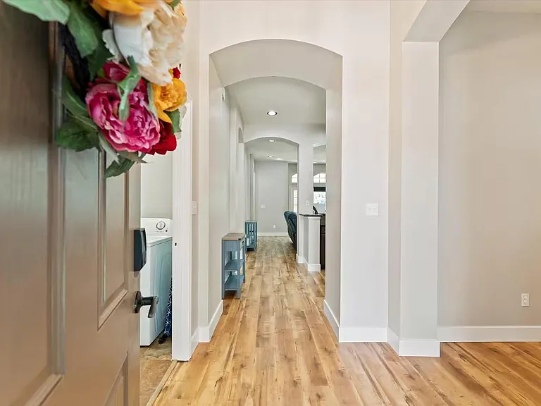 976 Northampton Dr — Photo 25