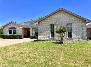 900 Cedar Ridge Dr, Cedar Hill, TX 75104