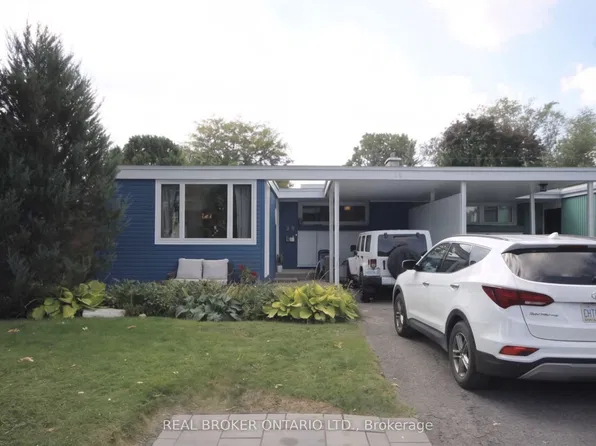28 Leeming Dr #1, Ottawa, ON K2H 5P7
