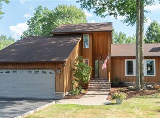 2 Hill Rd, Wallkill, NY 12589