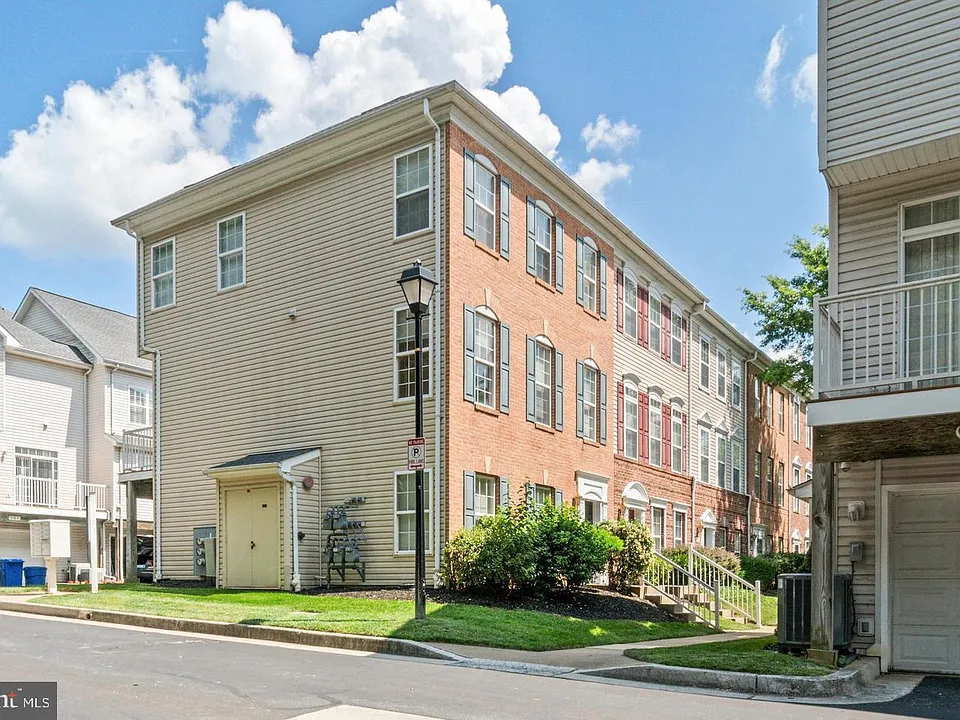 519 Ensemble Ct
