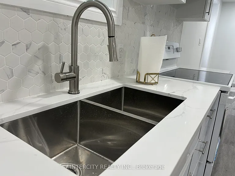 7 Empire Dr #BASEMENT — Photo 5