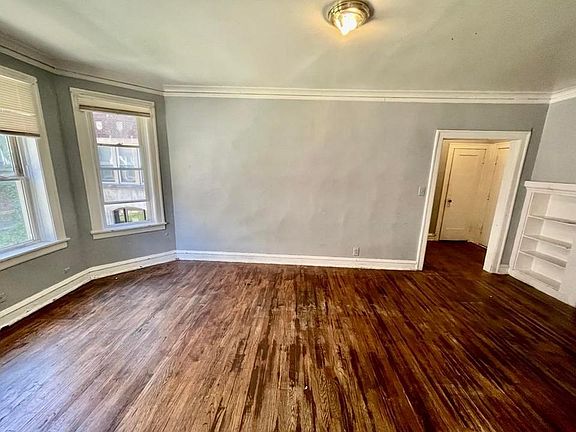 2nd image of 2205 E 70th Pl APT 1E