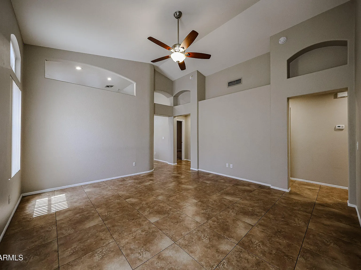 3 bed, 2.0 bath, 1308 sqft, $1,999 — Photo 4