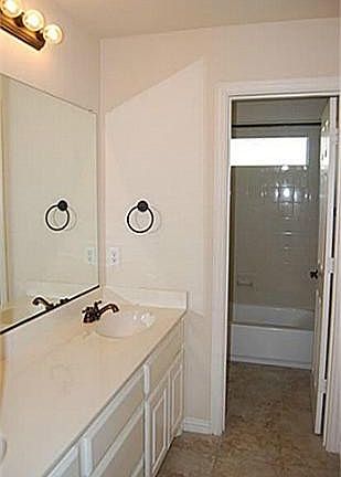 4th image of 321 Tioga St