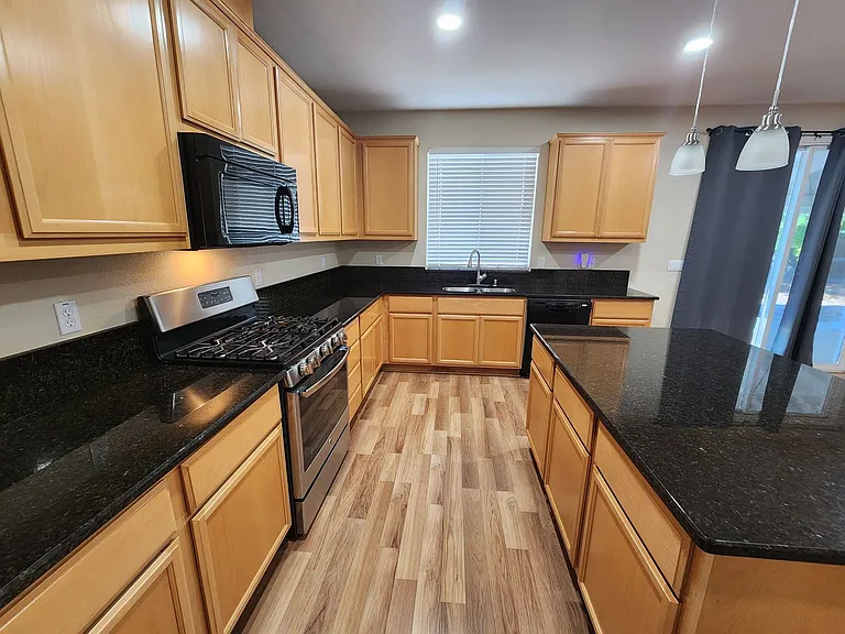 936 Haycastle Ct — Photo 3