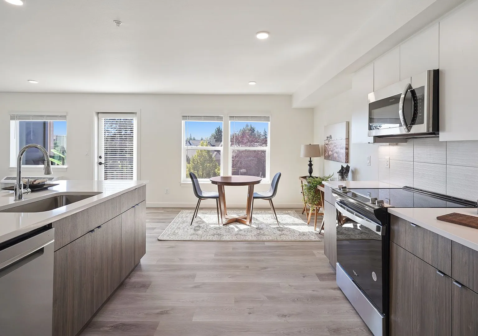 Edgewater Apartments — Photo 2