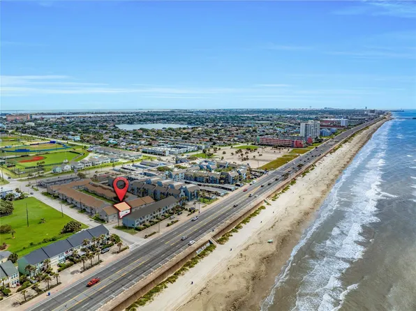 3700 83rd St APT 4, Galveston, TX 77554