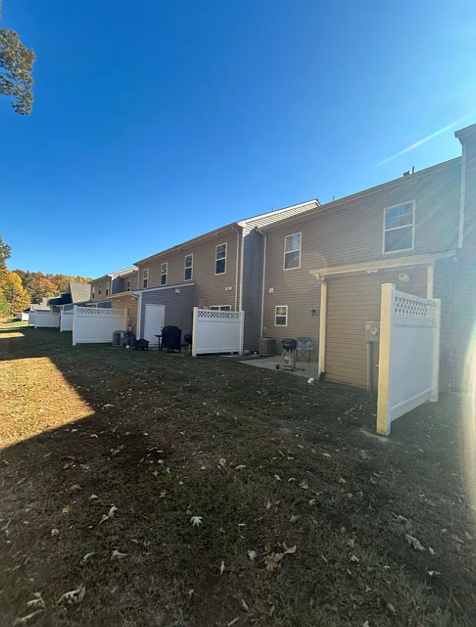 3 bed, 2.5 bath, 1352 sqft, $1,900 — Photo 2