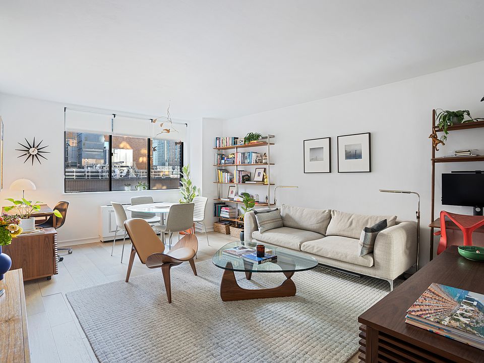 1st image of 45 W 67th St APT 10E