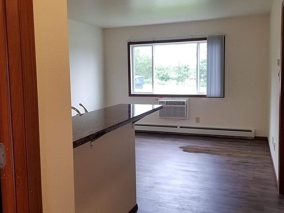 2nd image of 420 Vine St APT 4