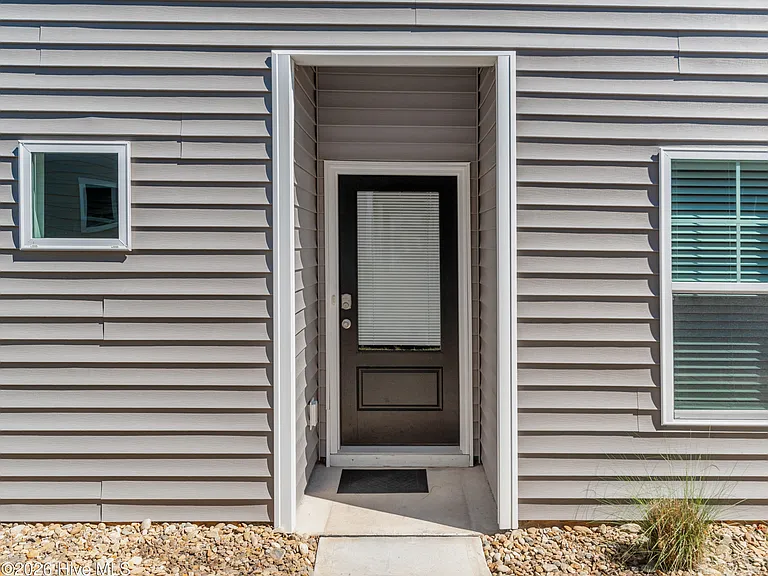 375 Logan St — Photo 3
