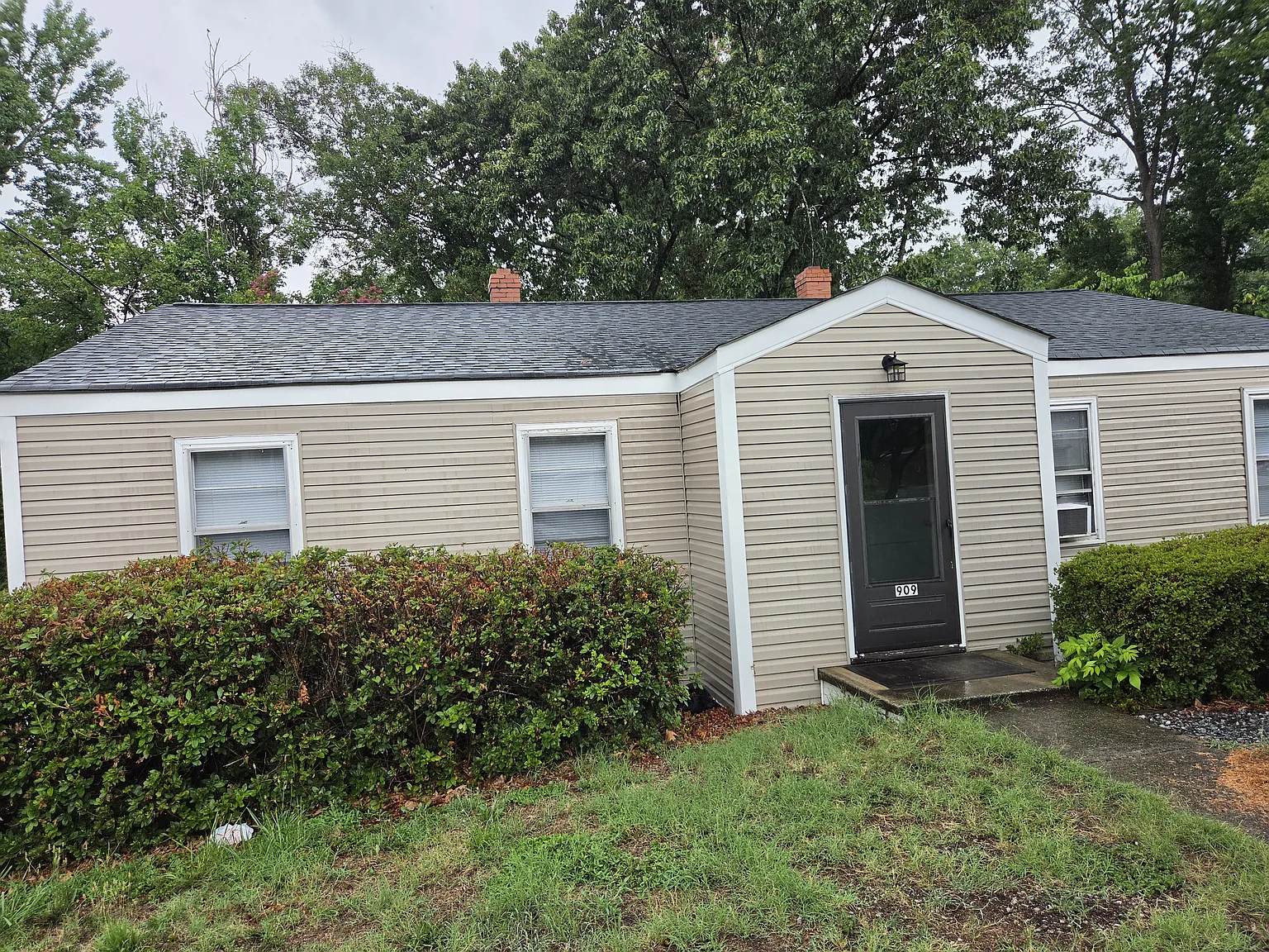 2 bed, 700 sqft, $1,000 — Photo 1