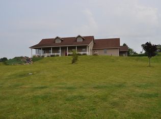 6512 N Red Oak Rd, Freeport, IL 61032