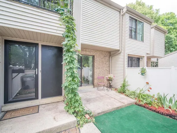 9030 North 70th STREET #4, Milwaukee, WI 53223