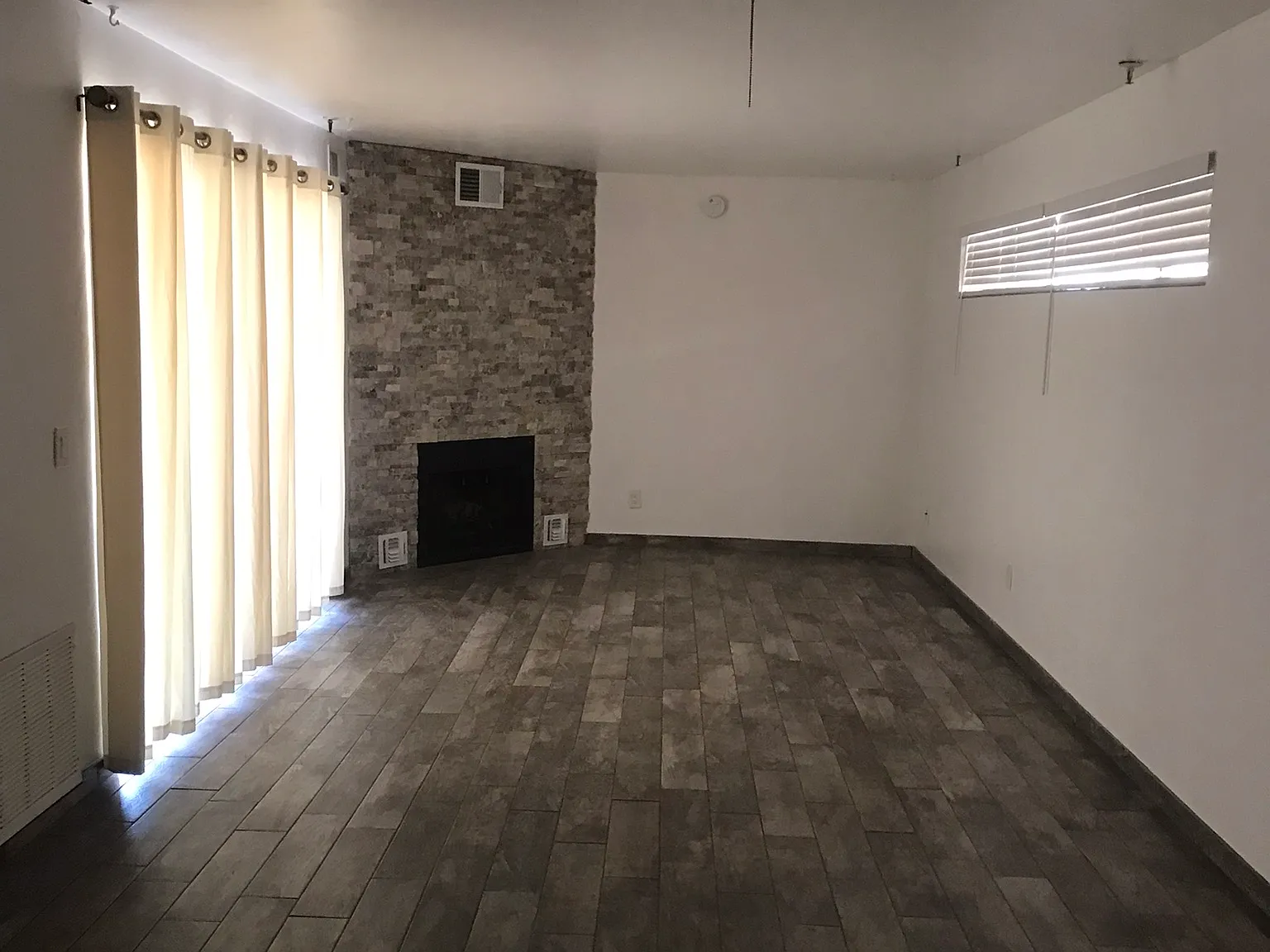 2 bed, 948 sqft, $1,395 — Photo 2