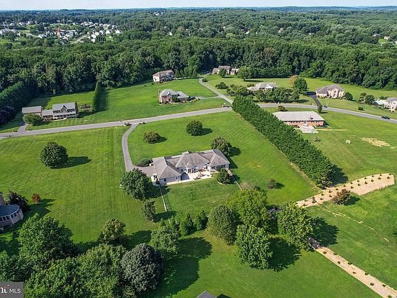 2nd image of 1428 Hunt Field Way