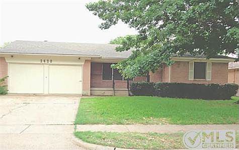 1st image of 2420 Livenshire Dr