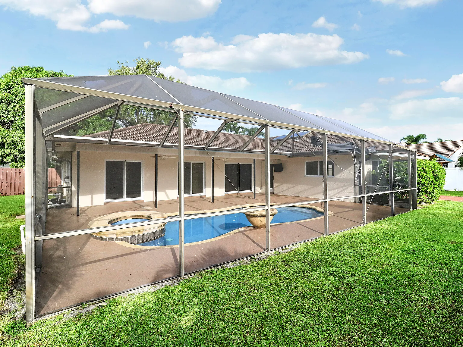 4 bed, 3.0 bath, 2195 sqft, $6,500 — Photo 2