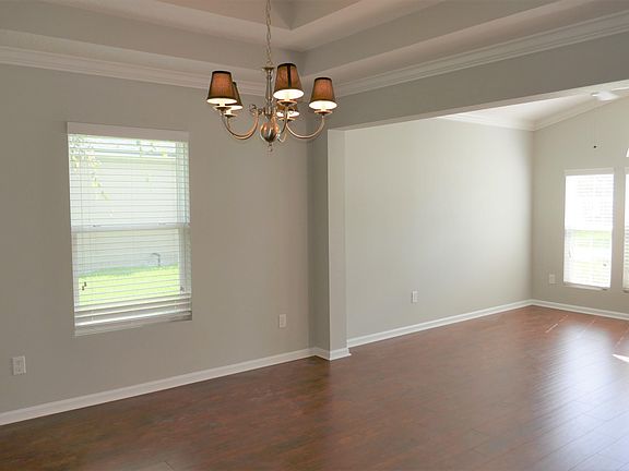 4th image of 404 Chattan Way