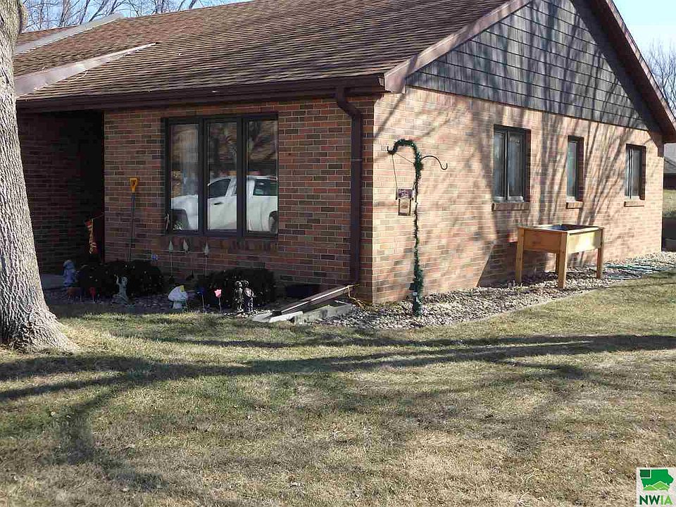 2nd image of 13 Pioneer Ct NW #13