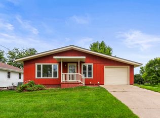 822 Scenic Cir, Oakland, IA 51560
