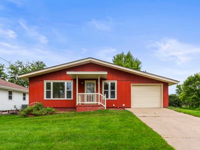 822 Scenic Cir, Oakland, IA, 51560