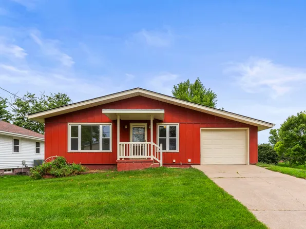 822 Scenic Cir, Oakland, IA 51560