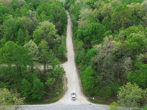 2nd image of 694A Tunnel Ridge Rd