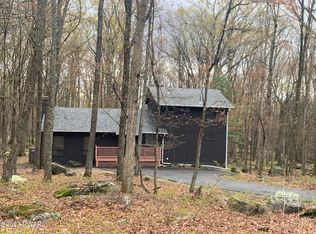 127 Lincoln Dr, Lords Valley, PA 18428