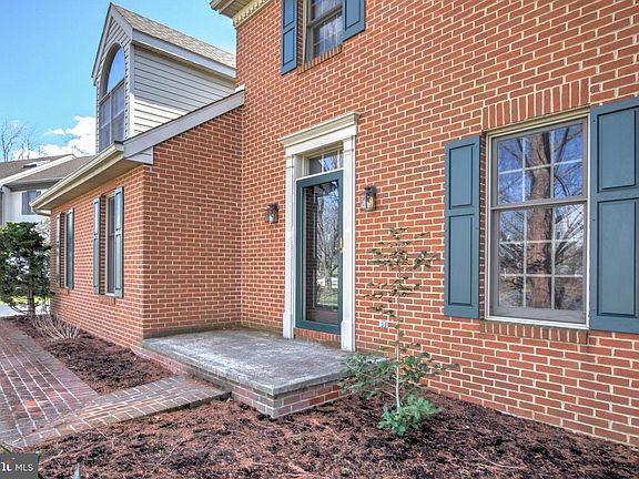 4th image of 110 Chelsea Loop