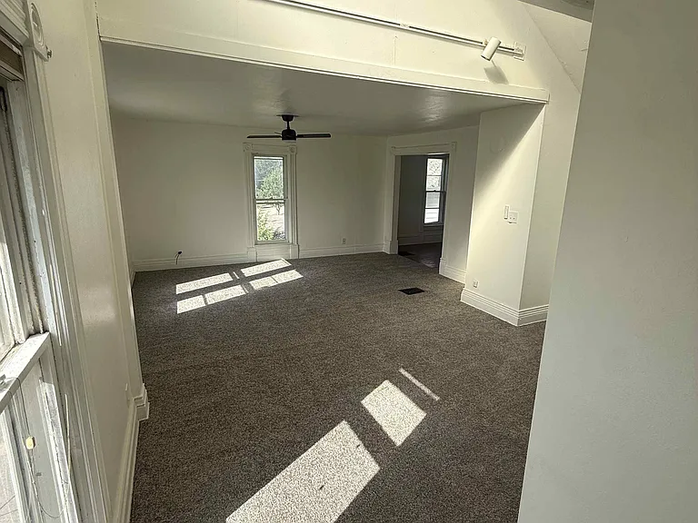 1021 Harlem Blvd #2 — Photo 9