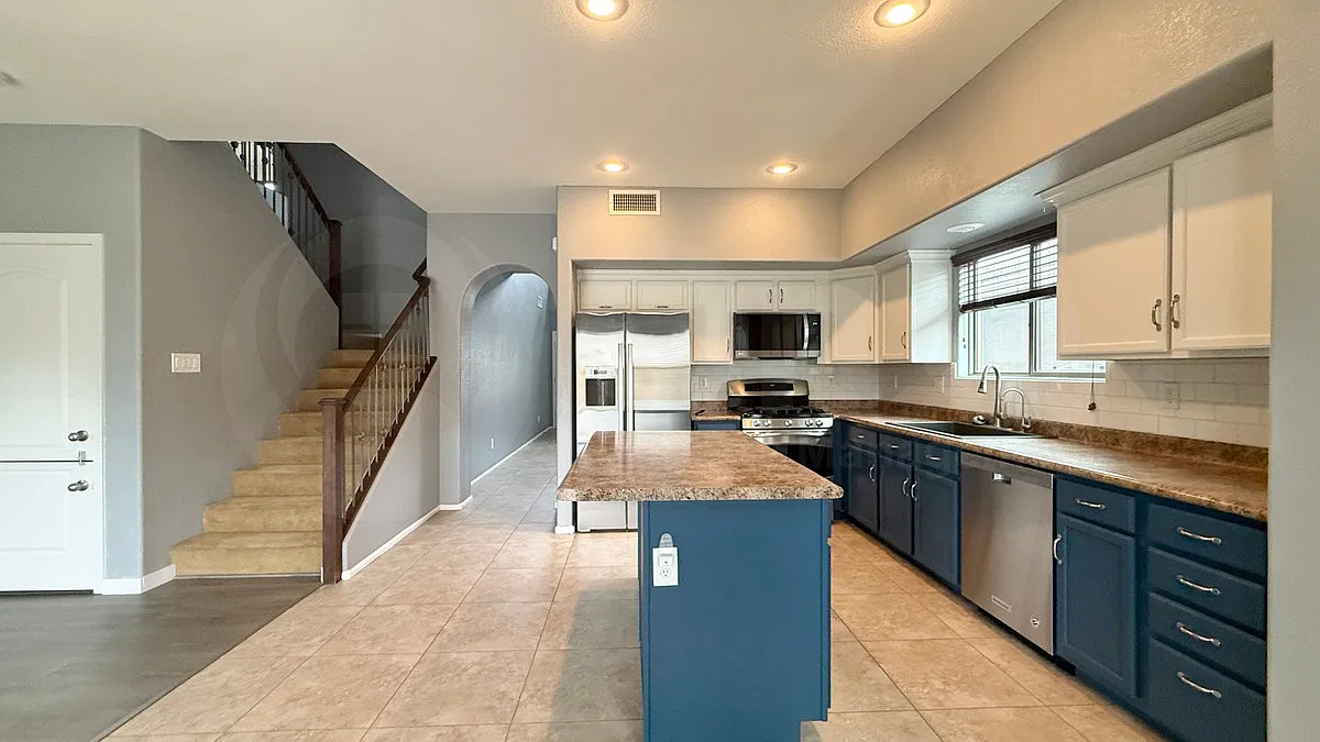 4 bed, 2.5 bath, 2257 sqft, $2,750 — Photo 4