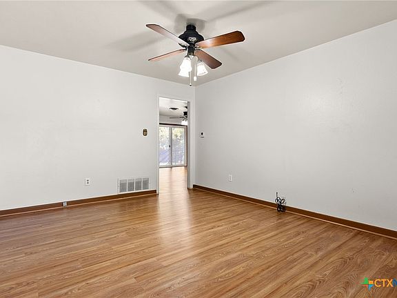 5th image of 800 E Jasper Dr