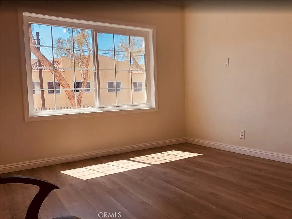 3 bed, 1200 sqft, $2,450 — Photo 4