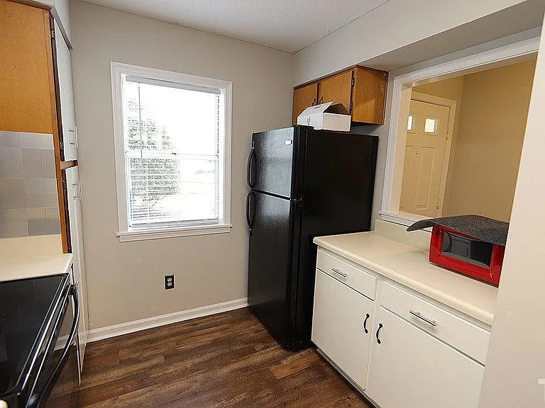 131 Kingsbury Dr — Photo 6