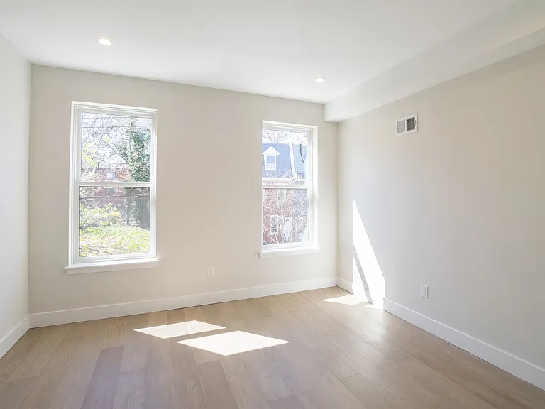 2147 N Franklin St — Photo 8