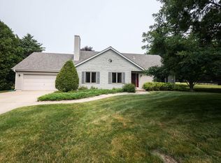 611 Prairie View Dr, North Prairie, WI 53153