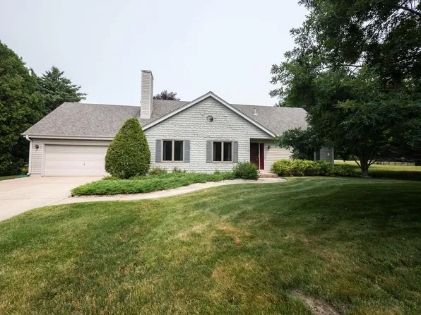 611 Prairie View DRIVE, North Prairie, WI 53153