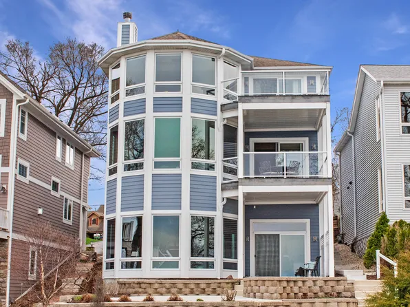 N29W26618 Peterson Dr, Pewaukee, WI 53072