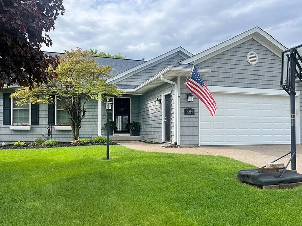3314 Baton Rouge Rd, Muscatine, IA 52761