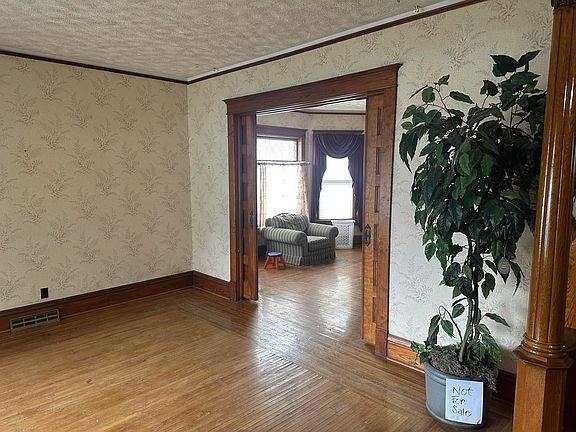 3rd image of 209 N 4th St
