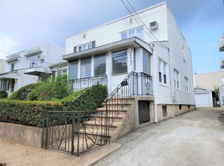 19941 34th Ave, Flushing, NY 11358