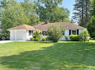 2311 Rutherford Rd, Bloomfield Hills, MI 48302