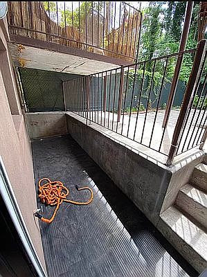 2nd image of 30 Woodhull St