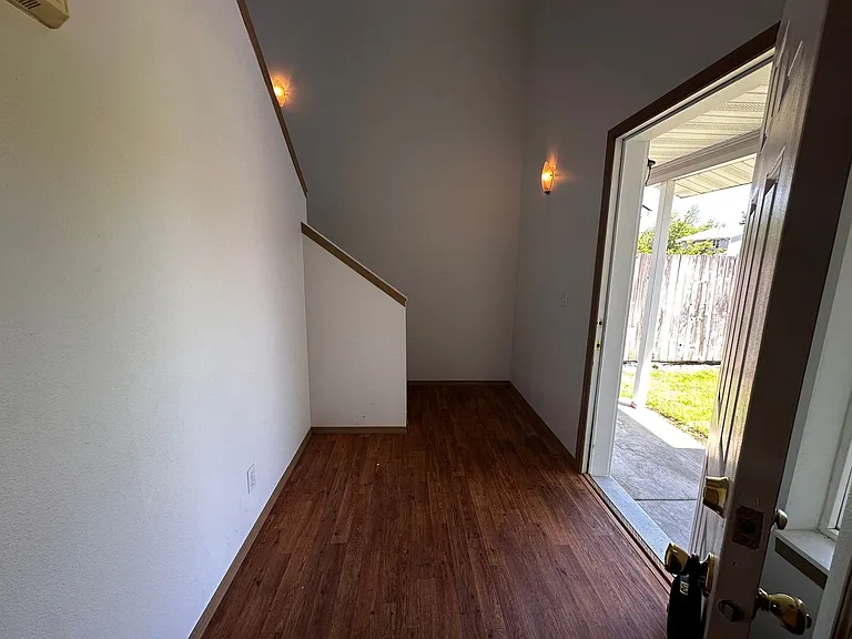 460 & 462 S Ecols St — Photo 10