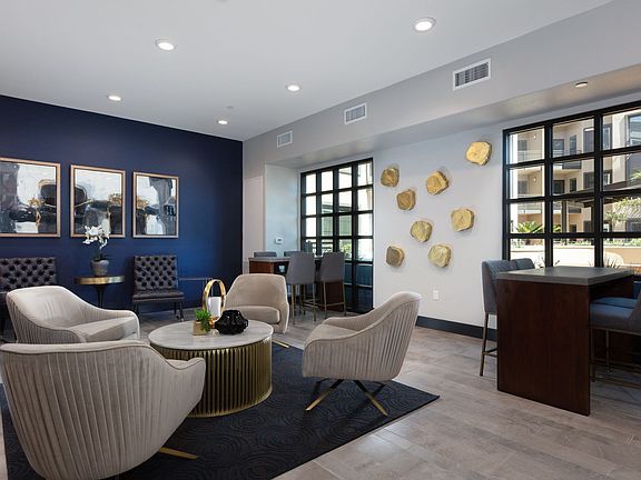 5th image of 300 Railway Ave #204