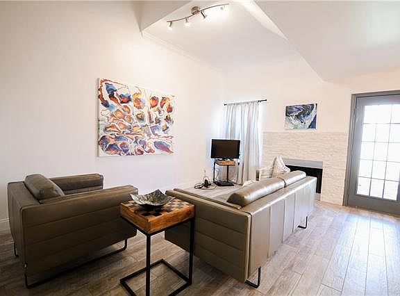 5th image of 3958 Fernando Dr
