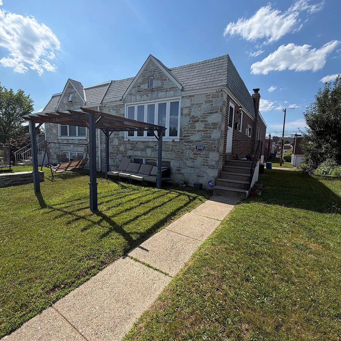 4 bed, 3.0 bath, 1107 sqft, $2,900 — Photo 1