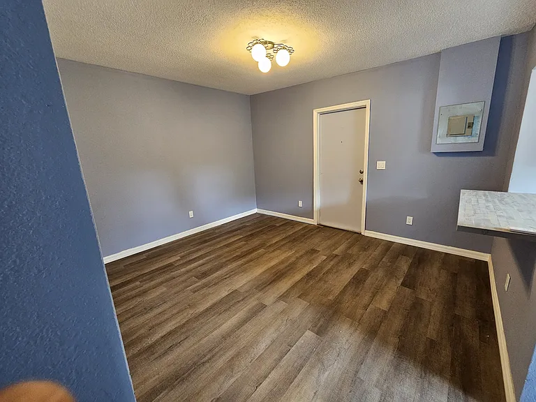 1617B Constantine St — Photo 1